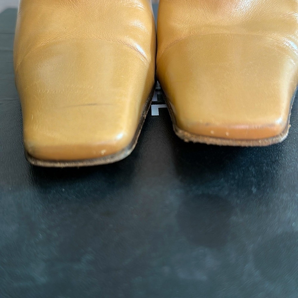 CHANEL VINTAGE BEIGE LEATHER GOLD
TONE CC LOGO ZIP ANKLE BOOTS
 (8.5/39) - Picture 11 of 11